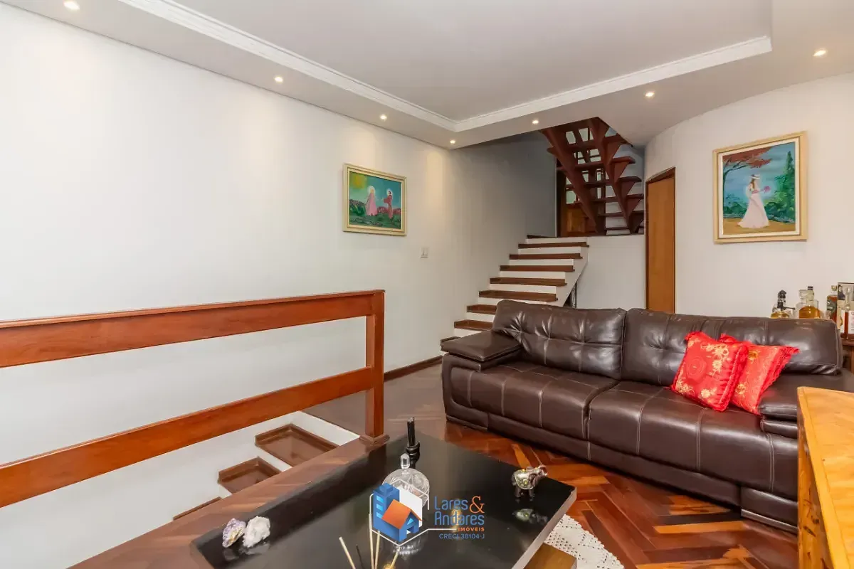 Imagem Sobrado para venda em Jardim Regina com 3 quartos, sendo 1 suíte, 224m²