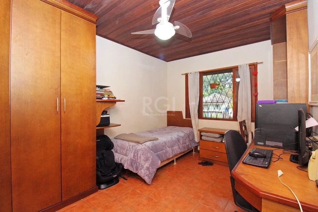 Imagem Casa para Venda - 150m², 4 dormitórios, sendo 1 suites, 3 vagas - Nonoai