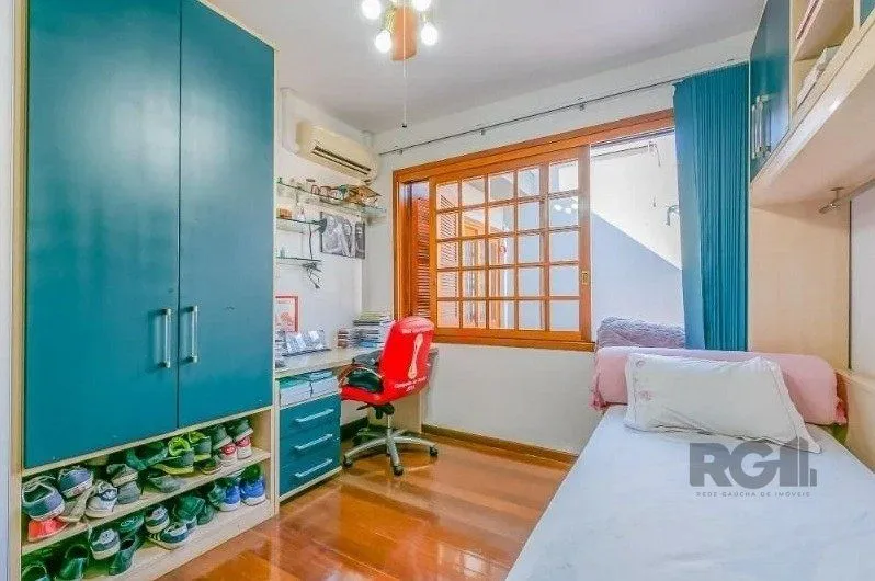 Imagem Casa 221m² - 3 dormitórios, 1 suíte, 4 vagas de garagem no bairro Vila Assunção