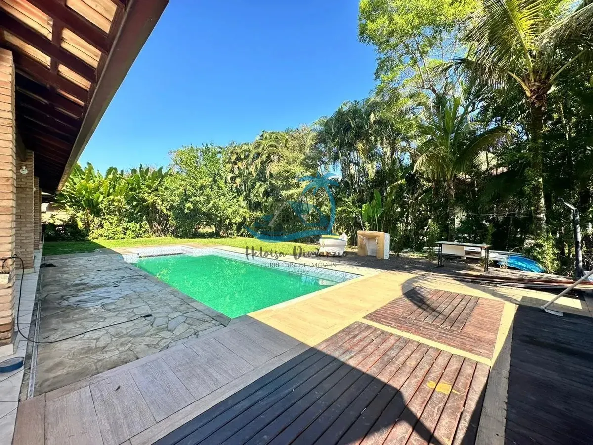 Imagem Casa de alto padrão à venda em condomínio fechado (Jardim Costa Azul) em Ubatuba