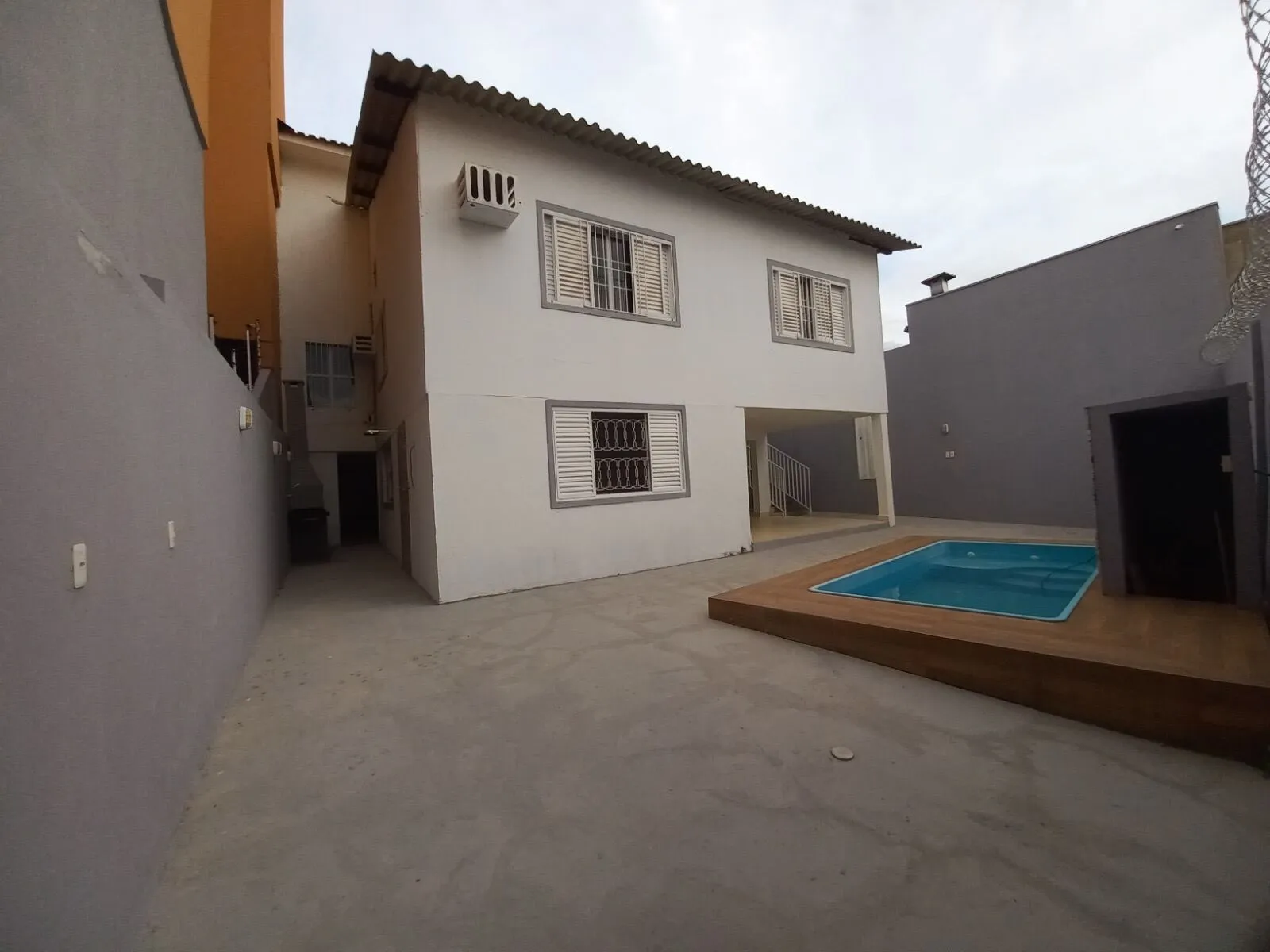 Imagem Sobrado 3 andares e Sala Comercial Anexo Bairro Jardim Guanabara