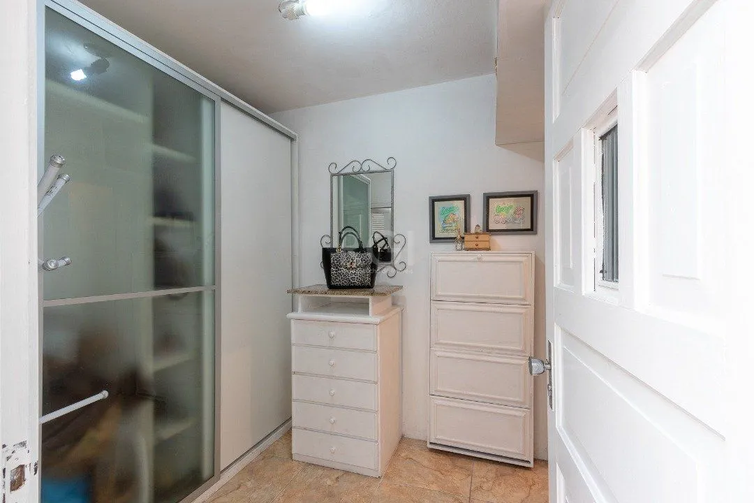 Imagem Casa para Venda com 3 dormitórios, sendo 1 suites e 4 vagas no bairro Ipanema