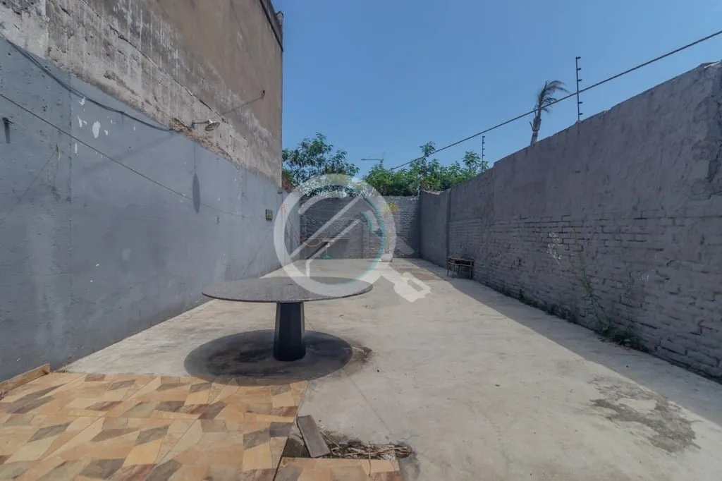Imagem Sobrado três quartos com uma suíte, living, banheiro social, cozinha e pátio. O sobrado possui ar...