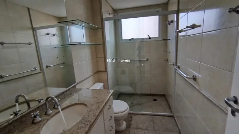 Imagem Aluguel de Apartamento em Pinheiros com 3 Quartos sendo 1 Suíte, 4 Banheiros, 2 Vagas de Garagem.