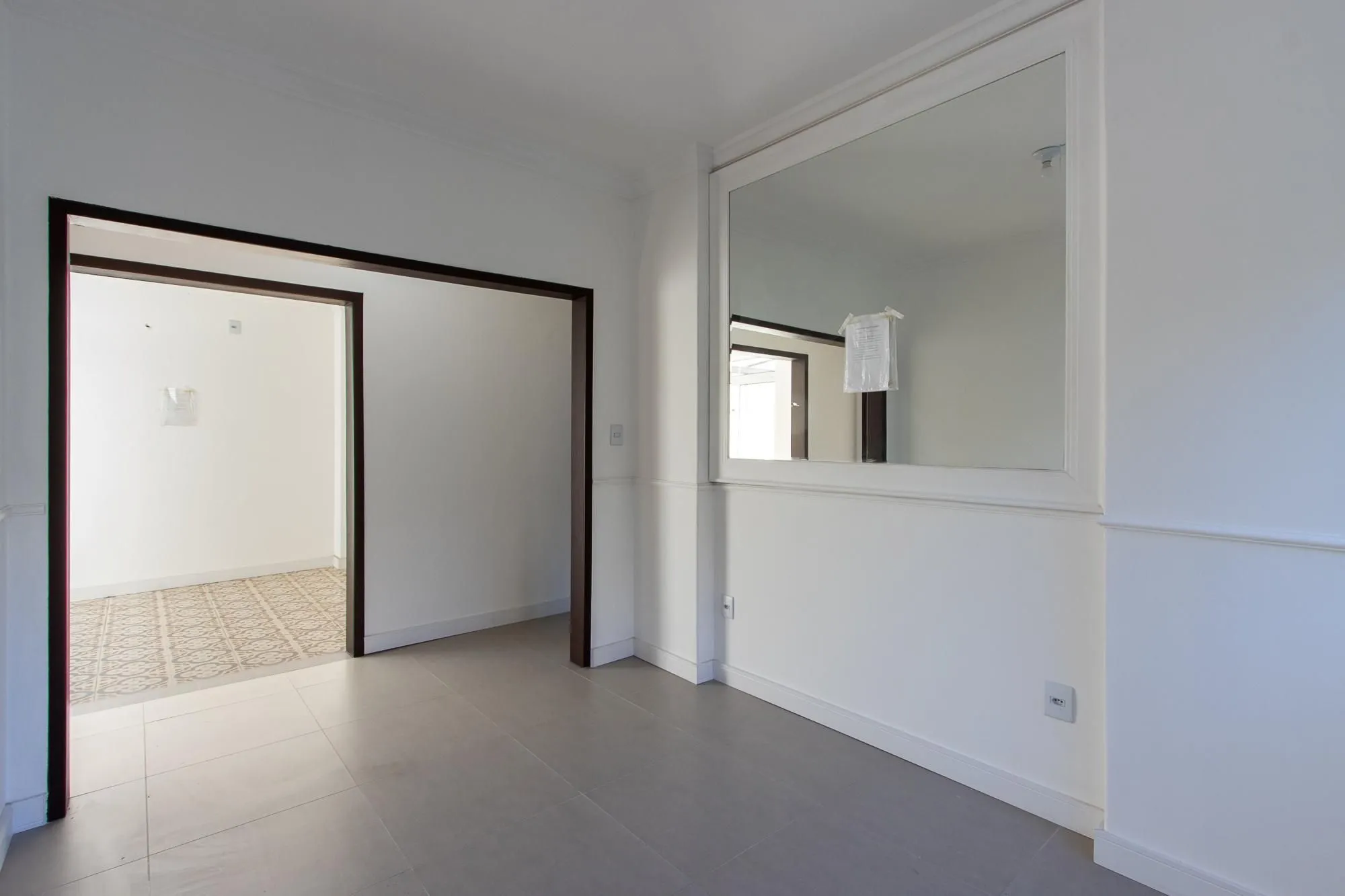 Imagem Apartamento à venda no bairro Moinhos de Vento, em Porto Alegre - RS. Com área privativa de 100.73m².