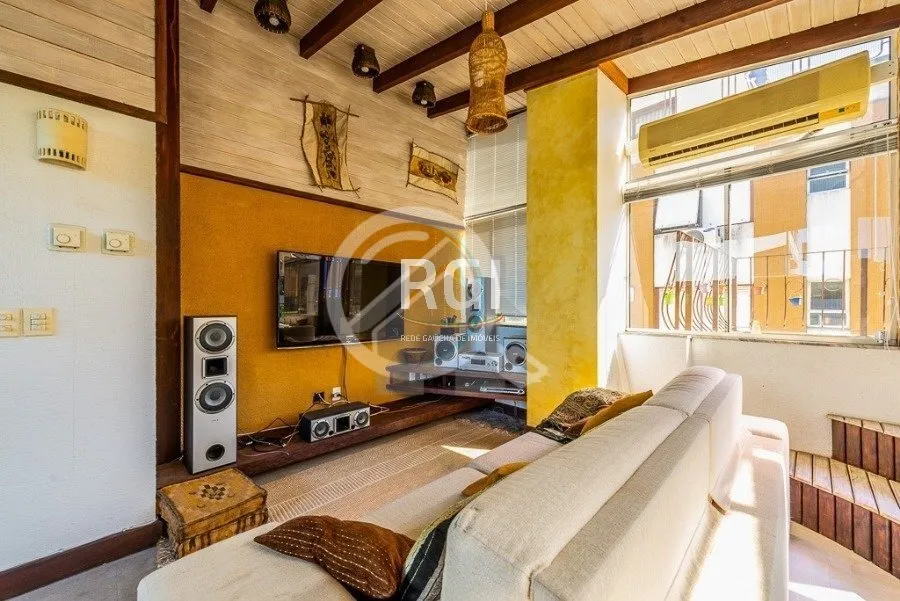 Imagem Cobertura horizontal no bairro Petrópolis, 116,36 m² de área privativa, de frente, com 2 dormitó...