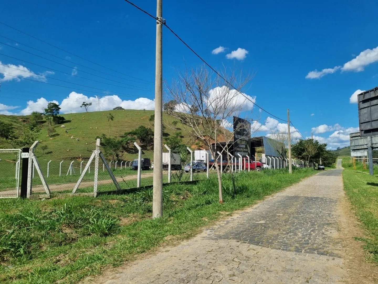 Imagem Terreno Estratégico de 3.300m² com Barracão, Escritório e 3 Acessos Rodoviários para Locação em Área Nobre de Aparecida
