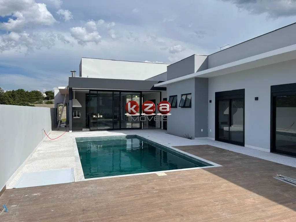 Imagem Imóvel de luxo: Casa em condomínio à venda em Vinhedo - SP, com 3 suítes, 4 salas e 310m² de área