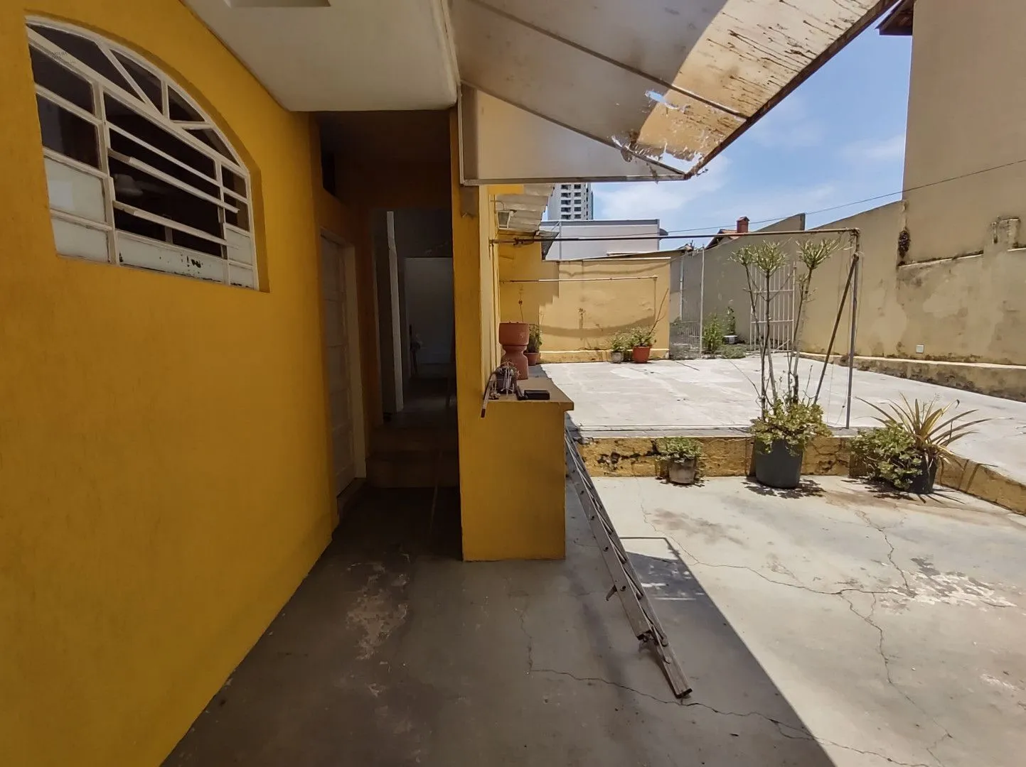 Imagem Excelente Casa ( Sobrado) na Vila Madalena para modernização em terreno de 550m²