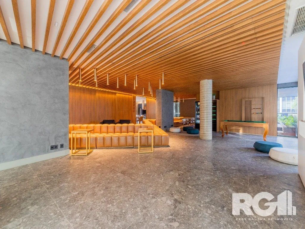 Imagem Loft de alto padrão construtivo no bairro Moinhos de Vento, planta de 29,60 m2 privativos com porcelanato, forro em gesso e aberturas em alumínio com vidros duplos.