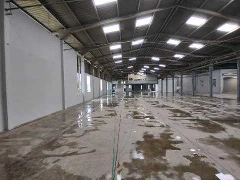 Imagem VENDA E LOCAÇÃO DE GALPÃO INDUSTRIAL EM CAJAMAR/SP, A/T 6.041m² e A/C de 4.000m², com pé direito de 12m e pertinho da Rod. Anhanguera. CONSULTE-NOS.