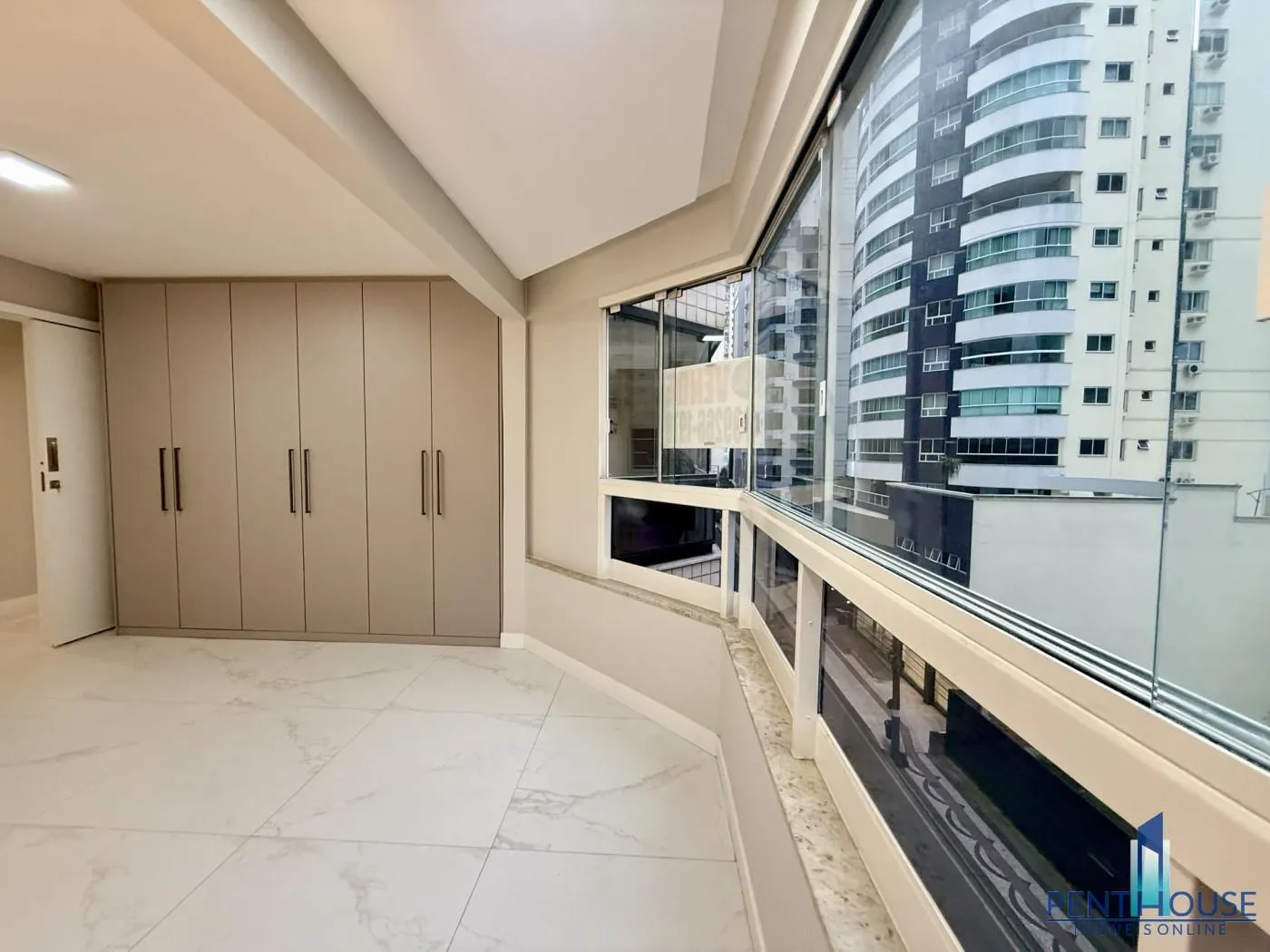 Imagem Apartamento Zona Central para Venda em Balneário Camboriú, CENTRO, 3 dormitórios, 1 suíte, 2 banheiros, 1 vaga