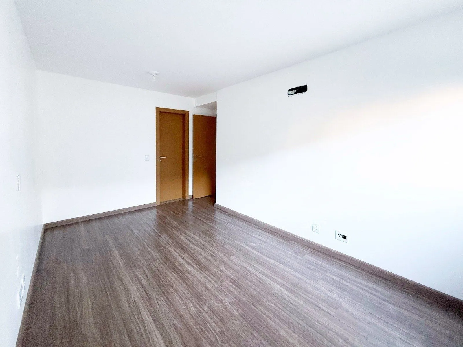 Imagem Apartamento com 2 dormitórios, sendo 1 suíte, e sala ampla com ambientes integrados - Condomínio Residencial Sucre