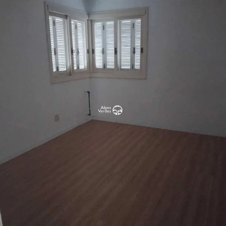Imagem Vende-se Apartamento no Centro em Canela, Edifício Solar dos Alpes