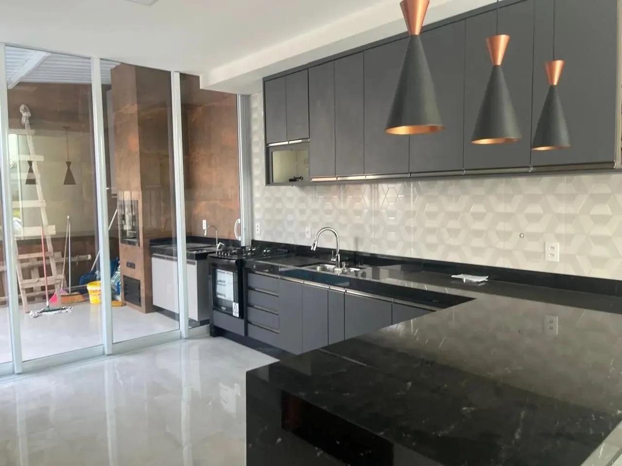 Imagem Casa em Condomínio à Venda em Sorocaba-SP, Bairro Horto Florestal: 3 quartos, 1 suíte, 2 salas, 2 banheiros, 2 vagas, 118m².