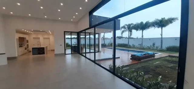 Imagem Imponente Casa no Condomínio Saint Patrick
