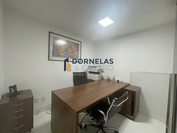 Imagem SALA COMERCIAL BEM AMPLA, DESOCUPADA, NO CENTRO DE BRASÍLIA, ACEITO CARRO COMO PARTE DO PAGAMENTO. SETOR COMERCIAL SUL ED. PALÁCIO DO COMÉRCIO