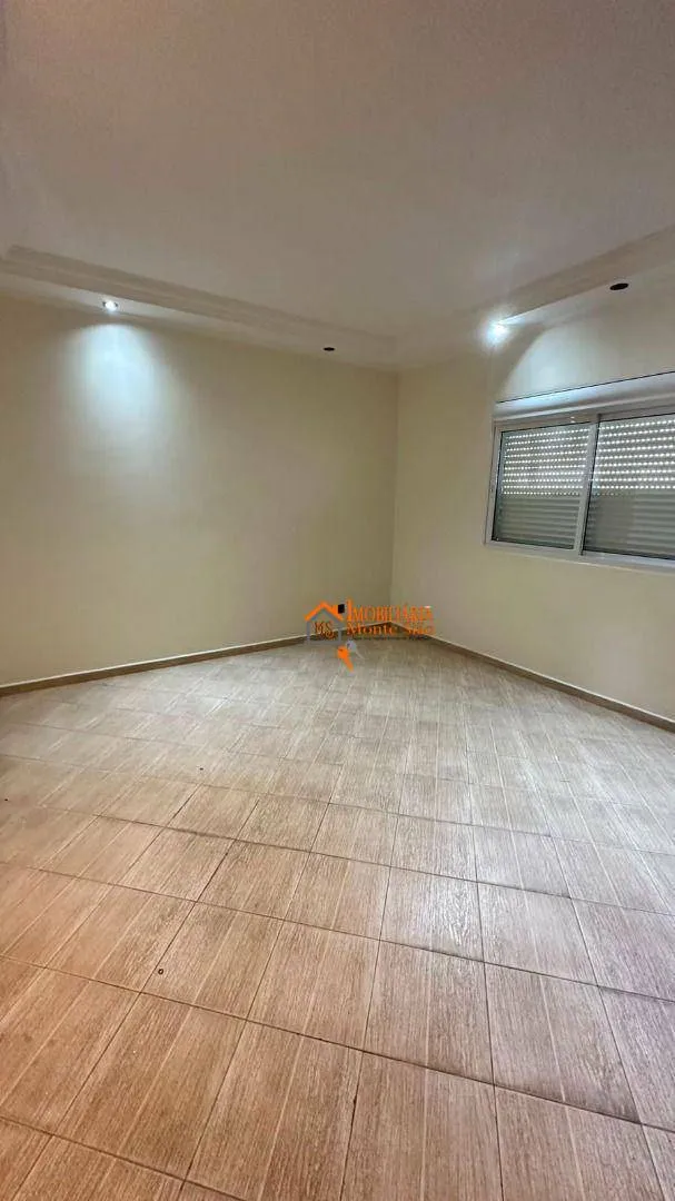 Imagem Casa Sobreposta com Piscina em Localização Privilegiada | 390 m² de Terreno