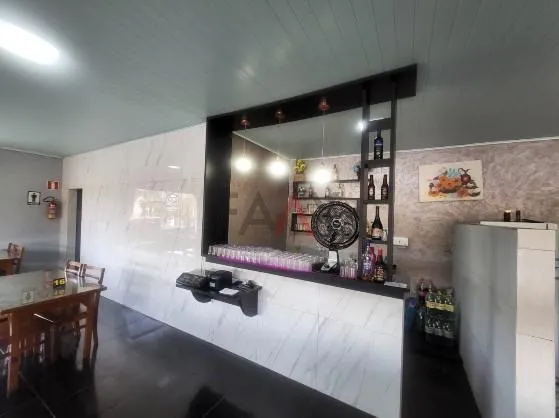 Imagem Imóvel Comercial a venda, atualmente com restaurante em funcionamento.