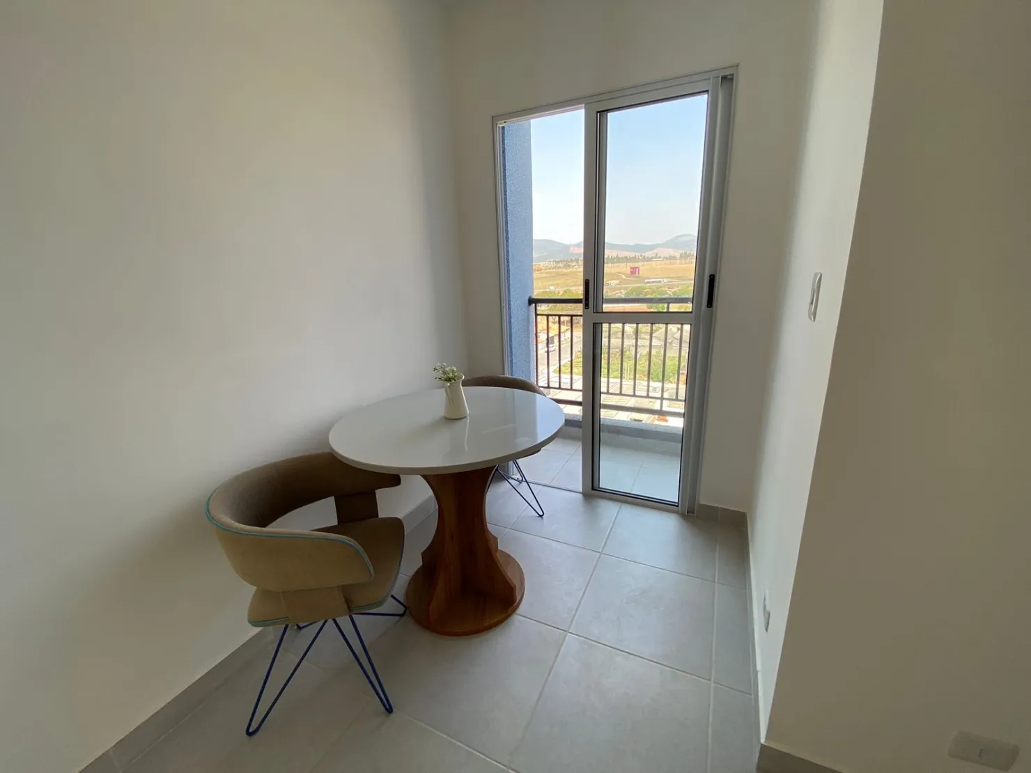 Imagem Apartamento à venda 2 dormitórios com sacada e vista privilegiada para a Serra, Feital, Pindamonhangaba, SP