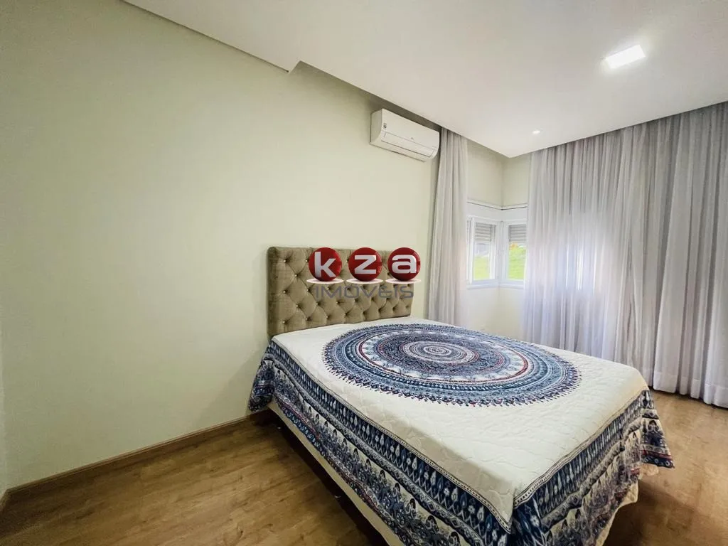 Imagem Casa de luxo no Condomínio Terras de Santa Teresa em Vinhedo, com 4 suítes, 3 salas e 350m² de área privativa. Venha conferir!