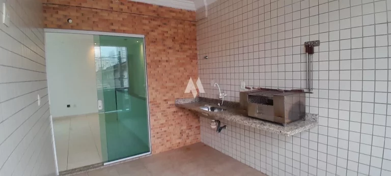 Imagem Casa Sobreposta com 03 quartos (01 suíte) - Lavabo- Varanda Gourmet - Bairro Campo Grande