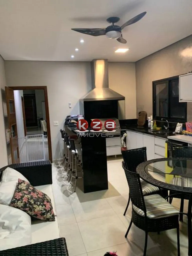 Imagem Casa para venda no Condomínio Portal do Jequitibá em Valinhos-SP: 3 quartos, 3 suítes, 1 sala, 4 banheiros, 2 vagas de garagem, 180 m².