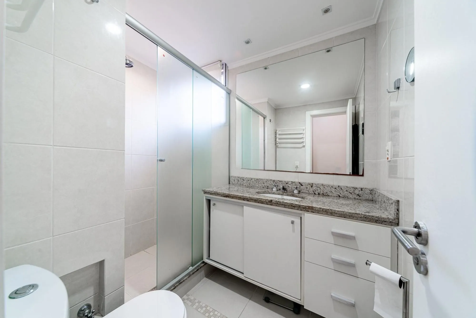 Imagem Apartamento 3 dormitórios, sendo 3 suítes e 2 vagas no Petropolis