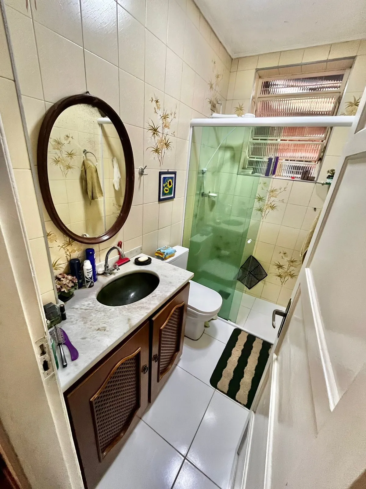 Imagem Apto térreo de 03 dorm, sala, banho, cozinha, reformado, com vaga de garagem.