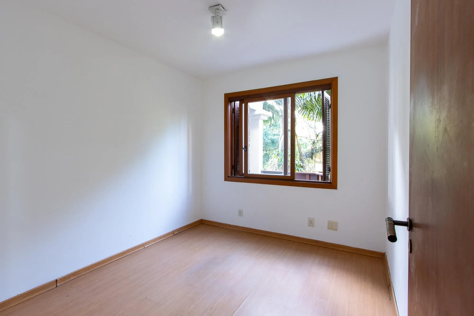 Imagem Apartamento bairro Cavalhada com 03 dormitórios, gabinete e 2 vagas 134,35m2 privativos!