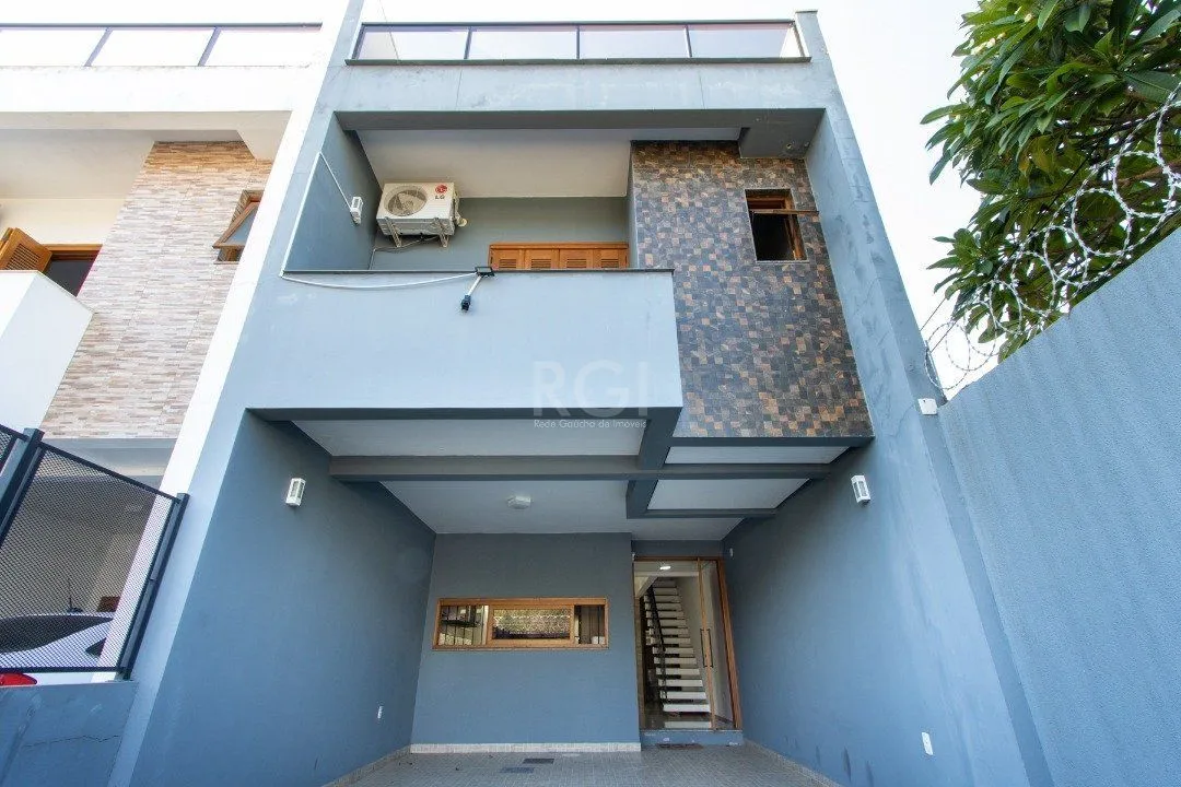 Imagem Casa para Venda - 204m², 3 dormitórios, sendo 3 suites, 2 vagas - Espirito Santo