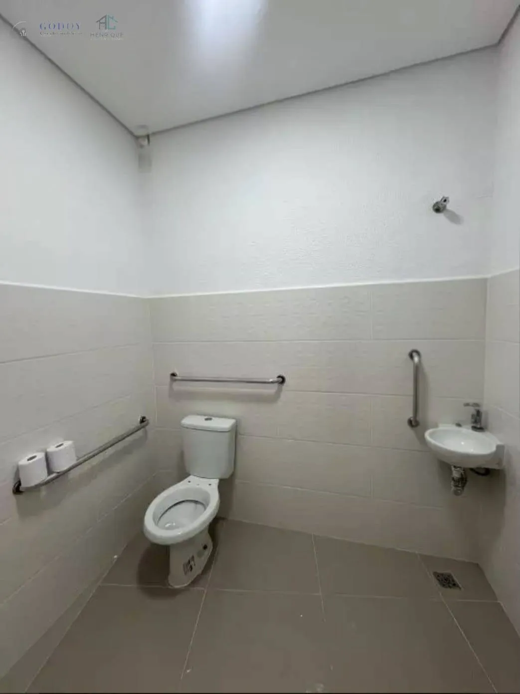 Imagem Ponto Comercial Amplo para Locação no Centro de Guaratinguetá