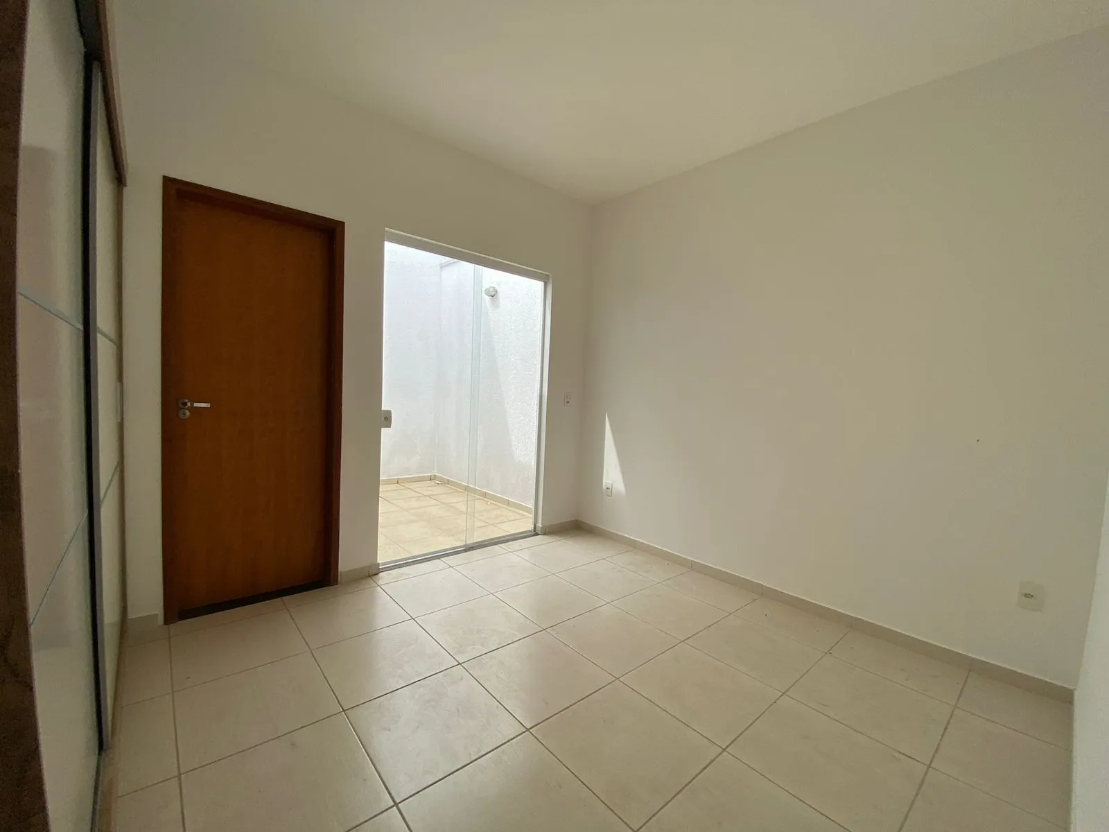 Imagem Excelente Casa de 100M² no Condomínio Horto Florestal I Para Venda e Locação