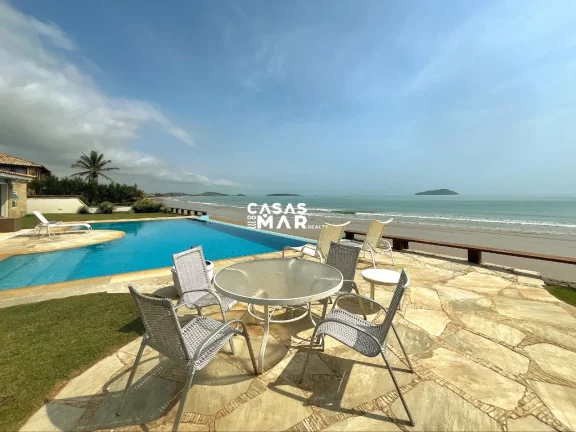 Imagem Residência de luxo à beira-mar em condomínio exclusivo na Praia Rasa, Armação dos Búzios-RJ: 3 suítes, 3 salas, 6 vagas.