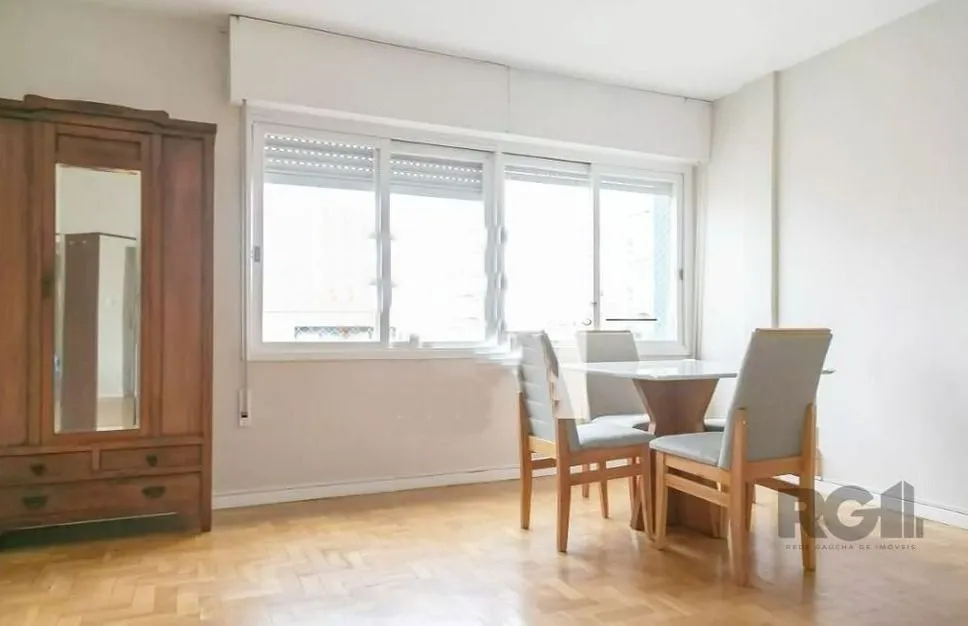 Imagem APARTAMENTO 3 DORMITÓRIOS COM GARAGEM NO BAIRRO FARROUPILHA EM PORTO ALEGRE