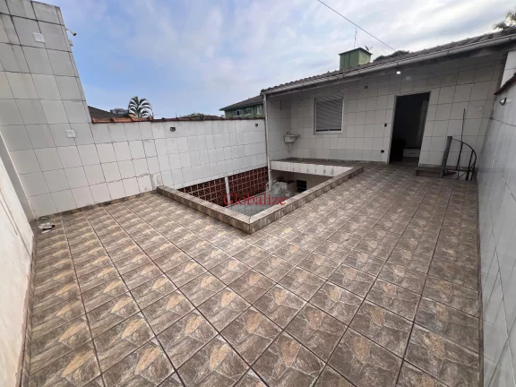 Imagem Sobrado à venda com 220m², 3 quartos, 2 suítes, 8 vagas por R$800.000,00 na Vila Mathias em Santos
