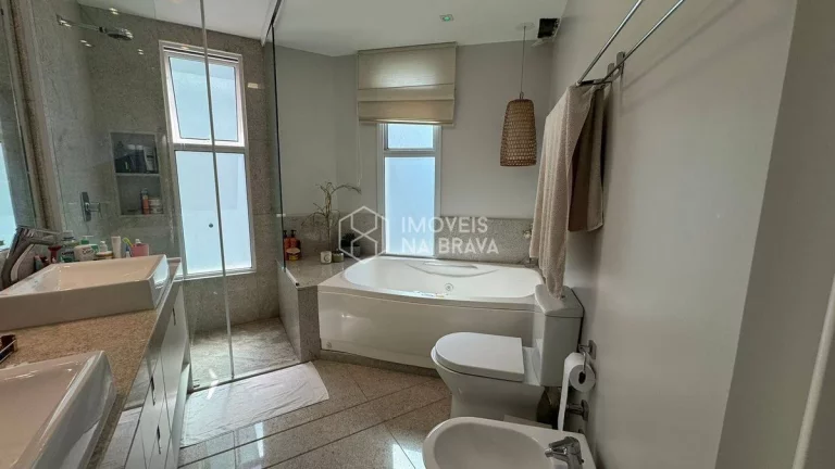 Imagem APARTAMENTO 3 SUITES, 3 VAGAS DE GARAGEM - LOCACAO- PRAIA BRAVA - ITAJAI/SC