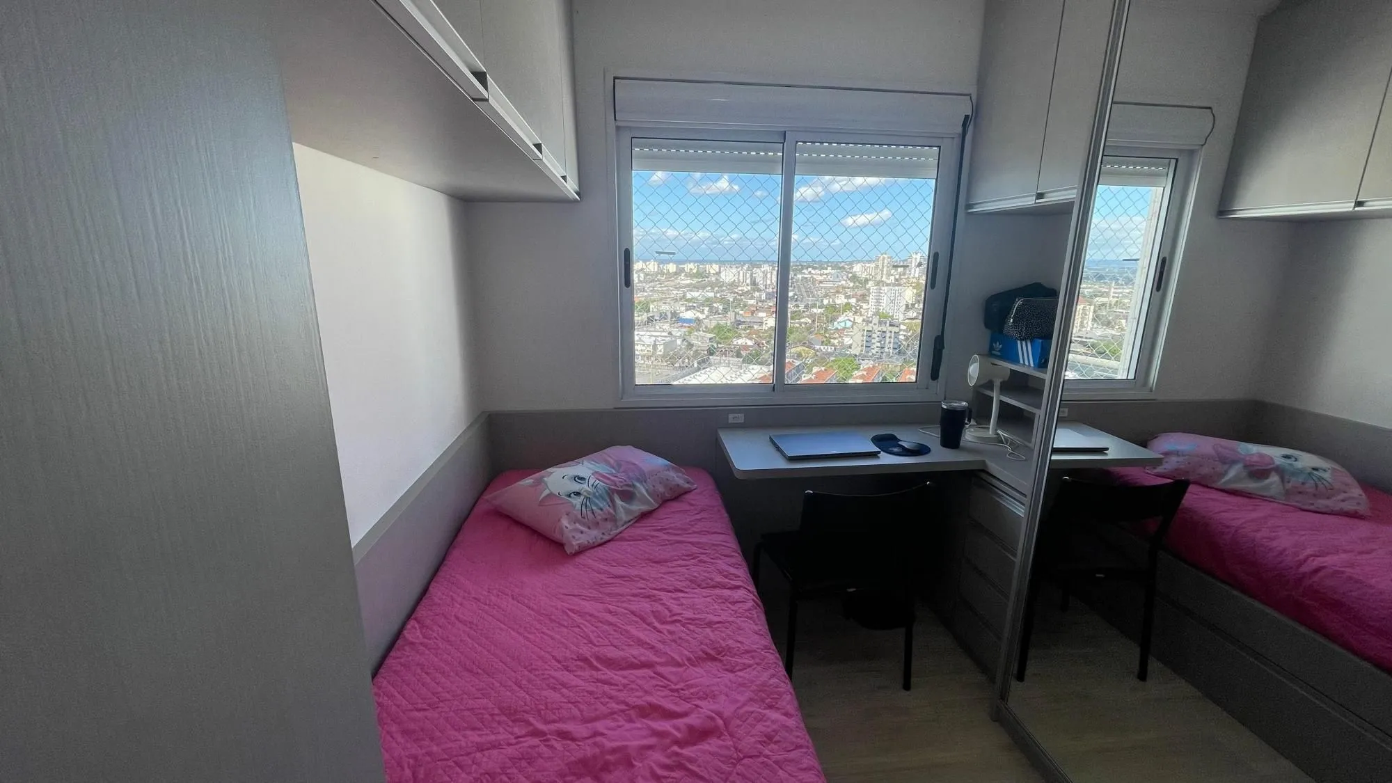 Imagem Apartamento 2 dormitórios, suíte e vaga - 65m² em Vila Ipiranga, Porto Alegre