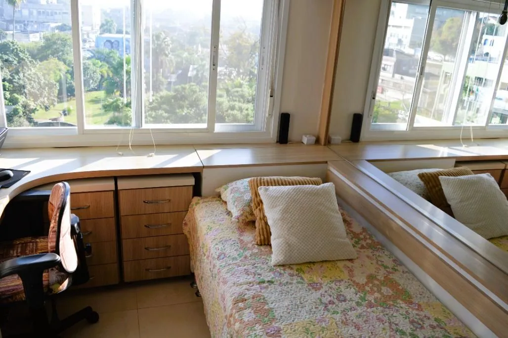 Imagem Impecável apto. 2 dormitórios -1 suíte, semimobiliado com linda vista e próximo ao Catamarã no Centro de Guaiba