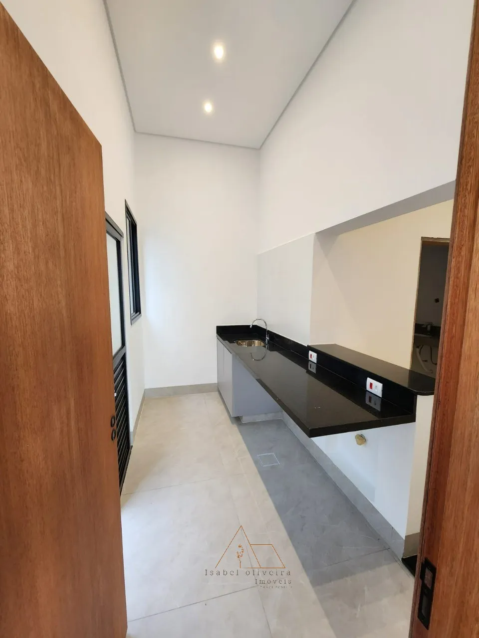 Imagem Imóvel de Luxo à Venda em Salto-SP: Casa com 3 Suítes, 4 Vagas e 265,50m² no Residencial Central Parque