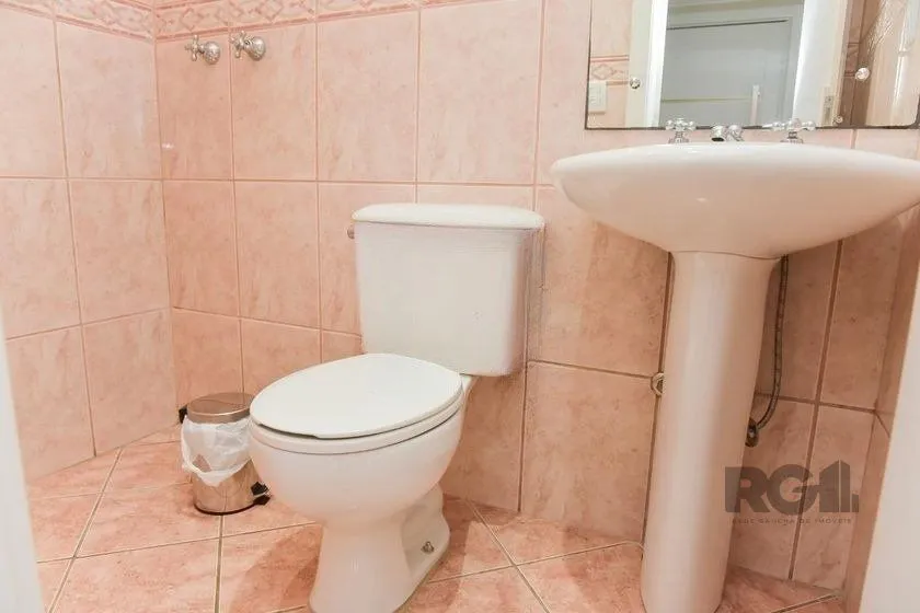 Imagem Casa de 197m² - 5 dormitórios, 3 vagas no bairro Rubem Berta