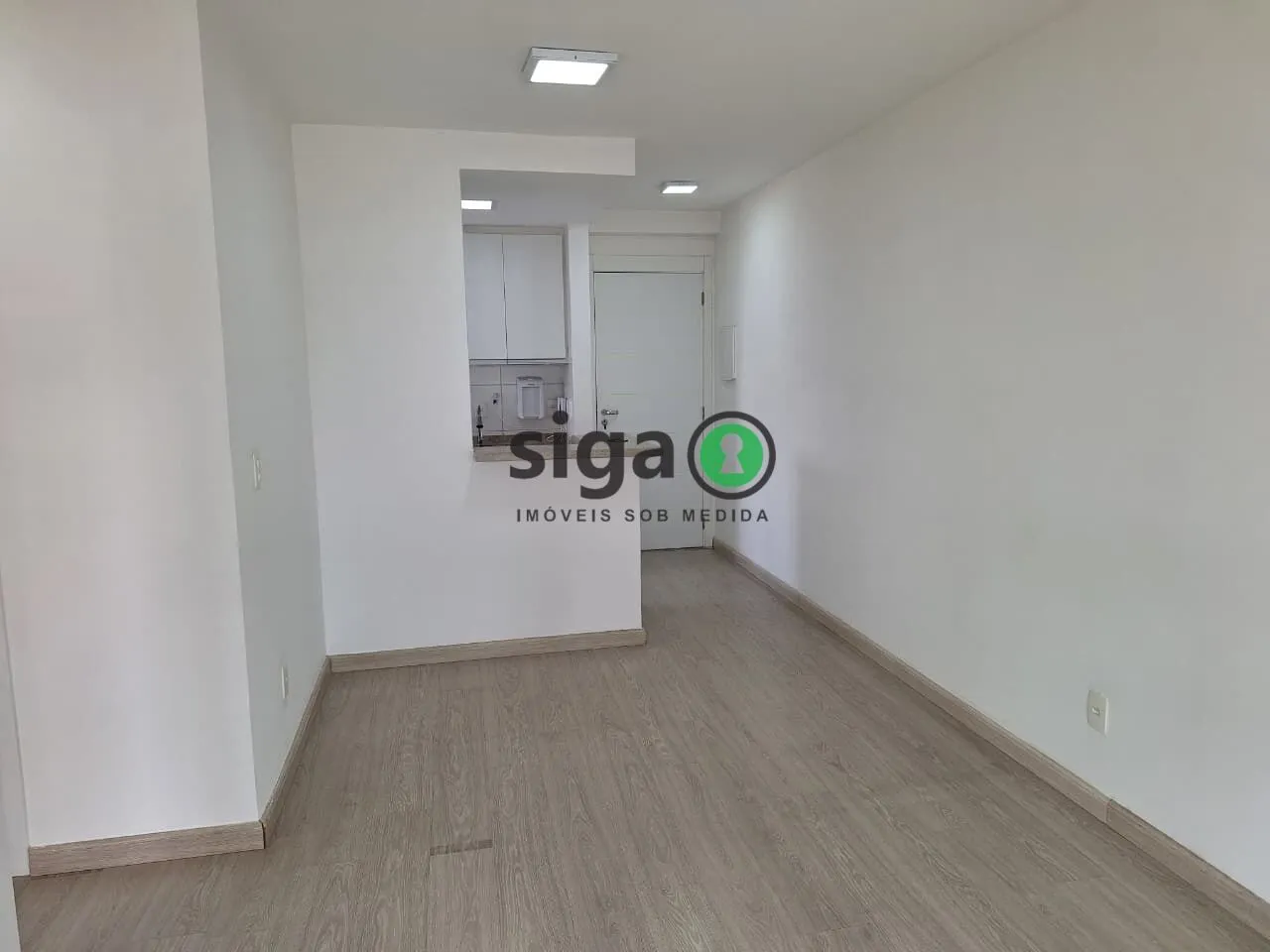 Imagem Apartamento reformado 2 Dormitórios com Suíte, Varanda e Vaga