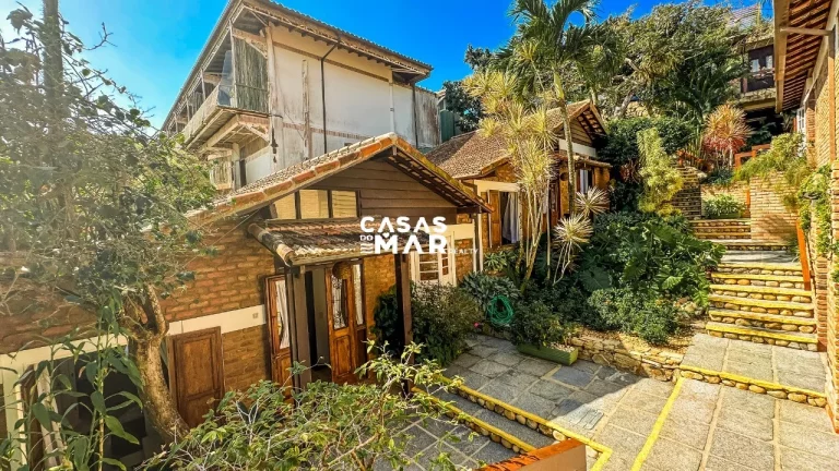 Imagem Casa Frente Mar para Venda em Armação dos Búzios / RJ no bairro Ferradura