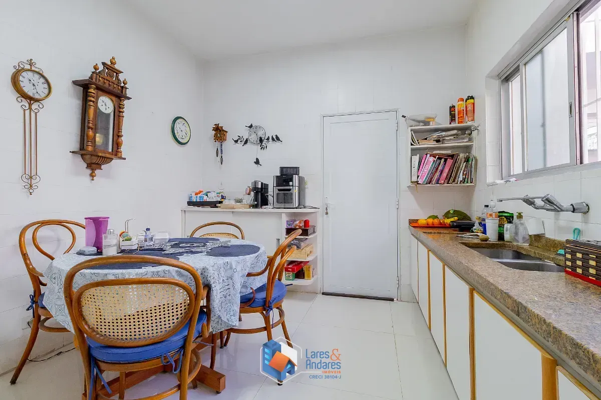 Imagem Casa para venda em Pacaembu com 5 quartos, sendo 3 suítes, 600m²