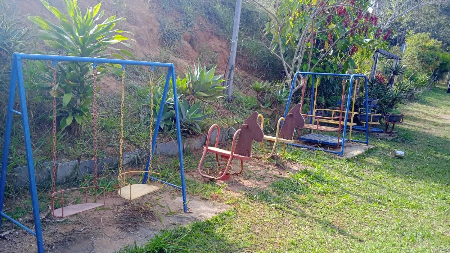 Imagem Vendo um excelente sítio em Carmo do Cajuru /MG , com 90.000 m² de área,