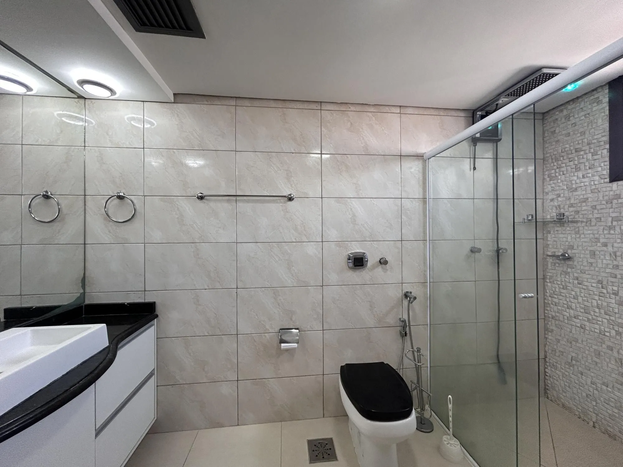 Imagem Cobertura Duplex à venda / aluguel (R$11.900,00 + taxas) no Centro de Canoas com piscina