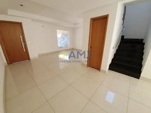 Imagem Sobrado a Venda - Condomínio Jardim Imperial no St. Goiânia 2