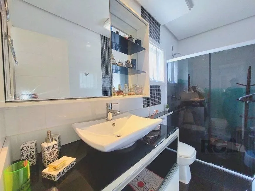 Imagem Excelente casa de 250m² com 3 dormitórios no bairro Sarandi.