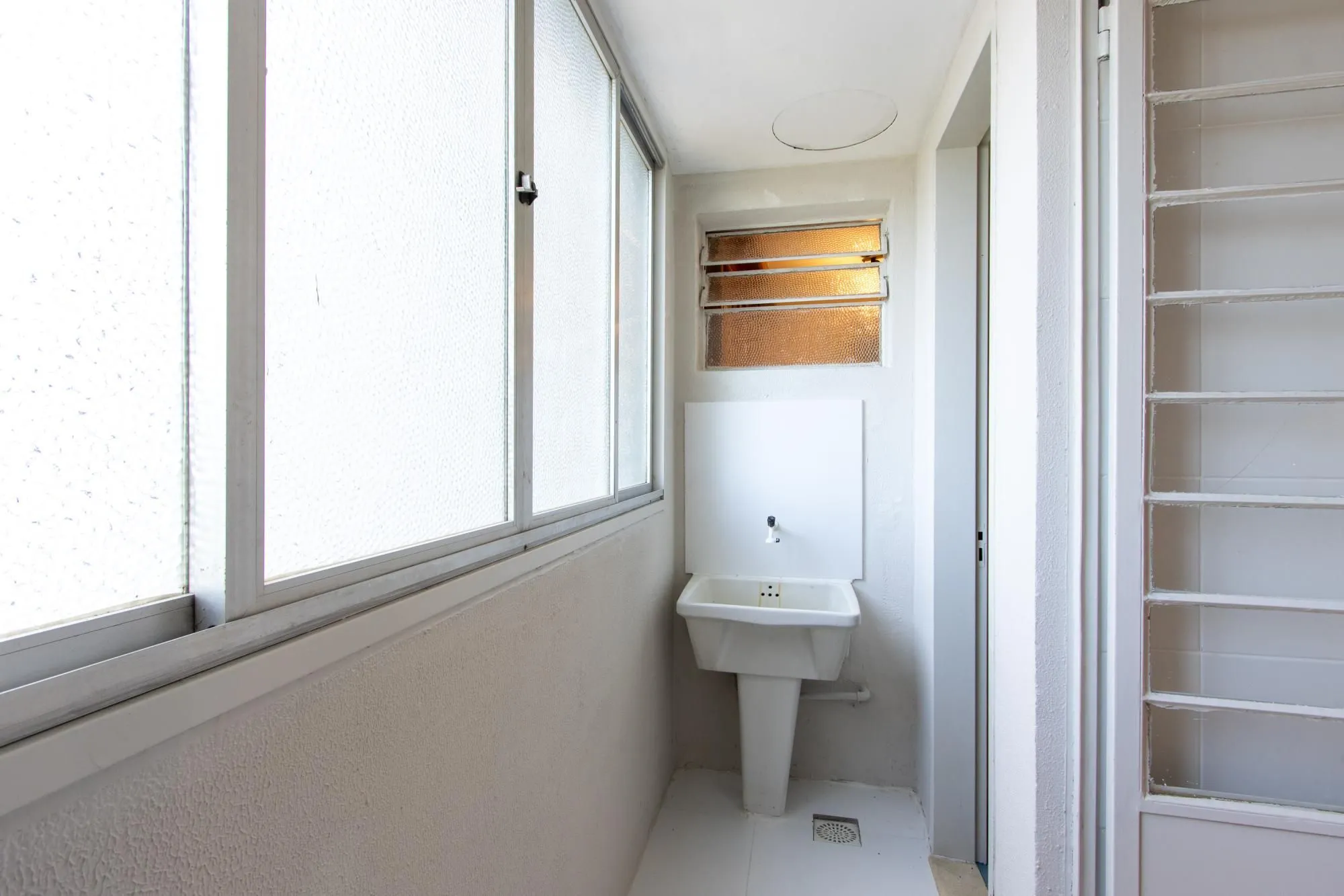 Imagem Apartamento 3 quartos, reformado, condomínio com infraestrutura - Bairro Cristal