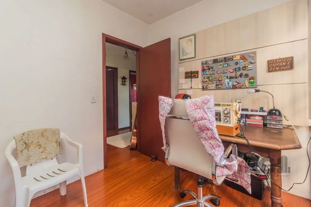 Imagem Sobrado de 215m² - 4 dormitórios, 5 vagas no bairro Passo das Pedras